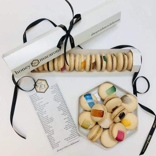 Personalized box of 12 macarons by selecting your favorite flavors