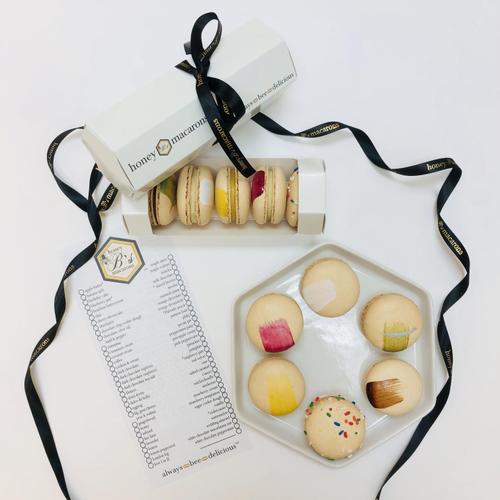 Personalized box of 6 macarons by selecting your favorite flavors